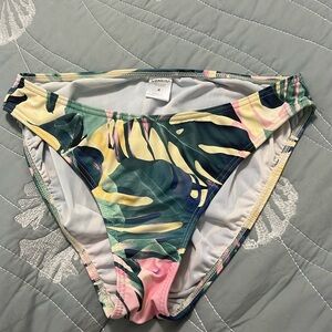 VENUS BIKINI BATHING SUIT BOTTOM / SIZE 4 / LIKE NEW / EXOTIC BEACHY PRINT